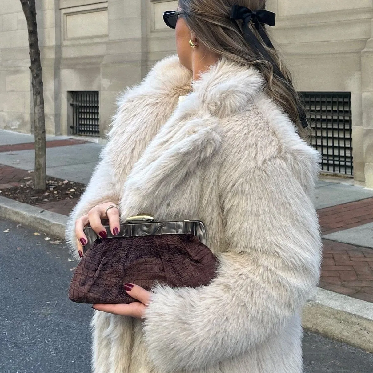DANNY CLUTCH BROWN VELVET